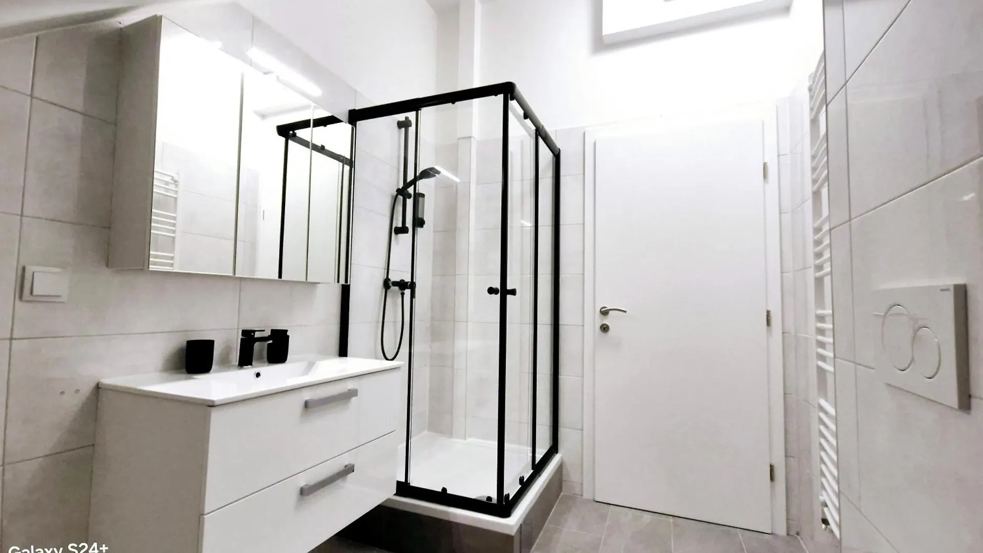 Moderne Apartments Mit Klima, Perfekter Anbindung Ins Zentrum Und Kostenlose Parkplaetze! Vienna