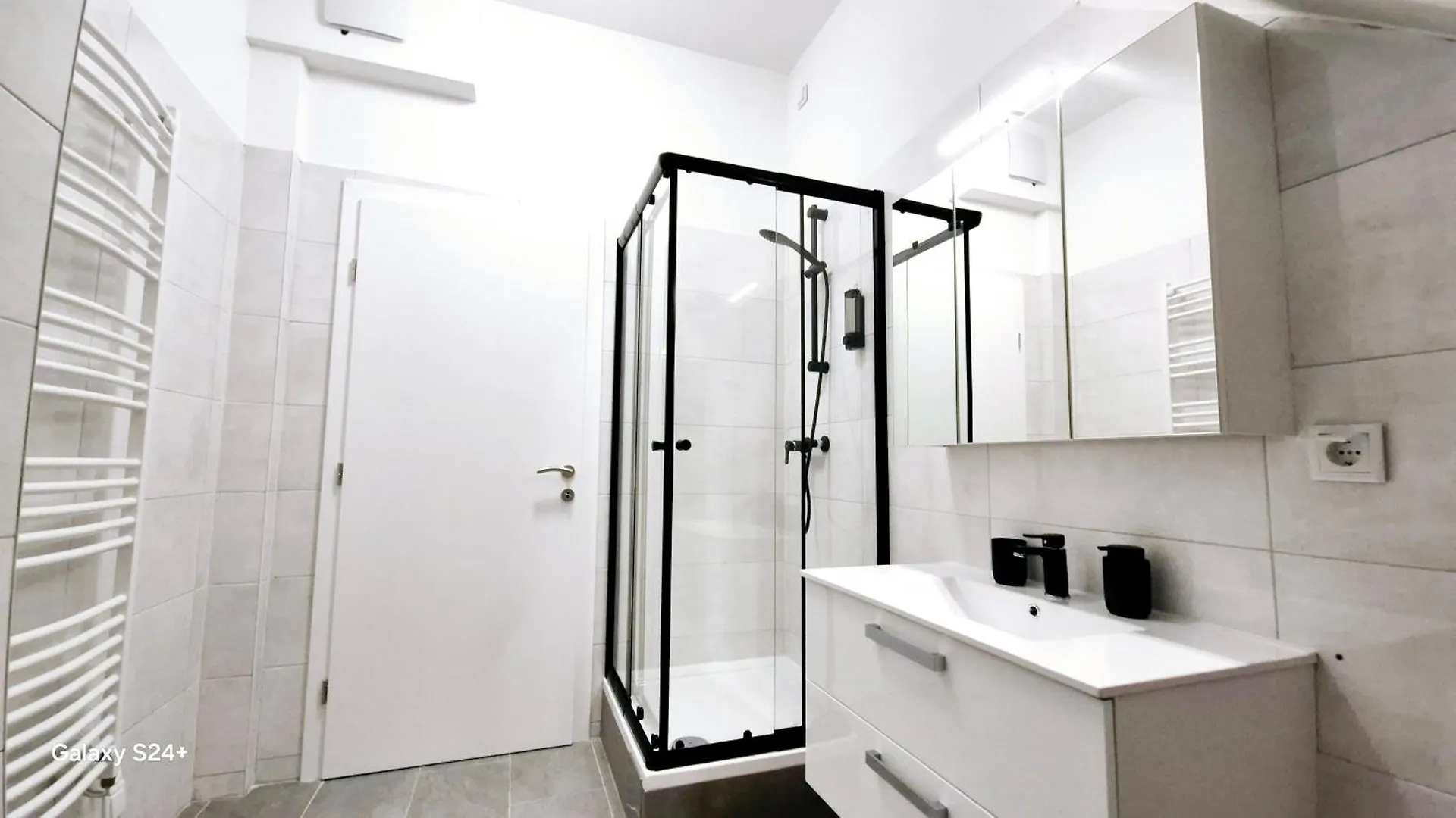 Moderne Apartments Mit Klima, Perfekter Anbindung Ins Zentrum Und Kostenlose Parkplaetze! Vídeň